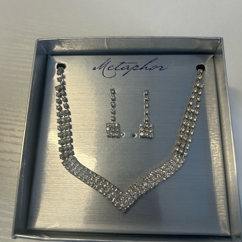 Metaphor Necklace & Earrings Set